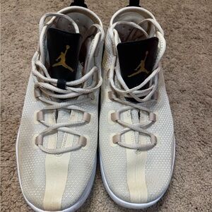 Jordan Reveal Premium Youth Size 9Y